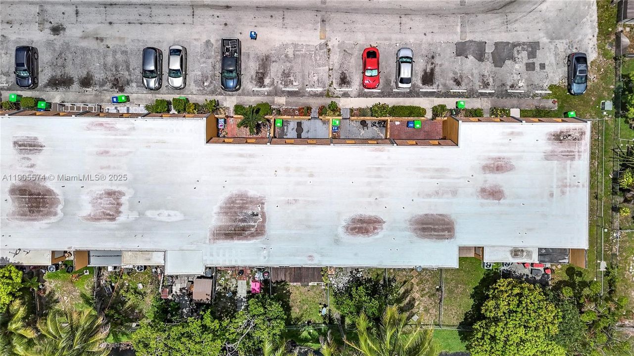 For Rent: $2,300 (3 beds, 2 baths, 1276 Square Feet)