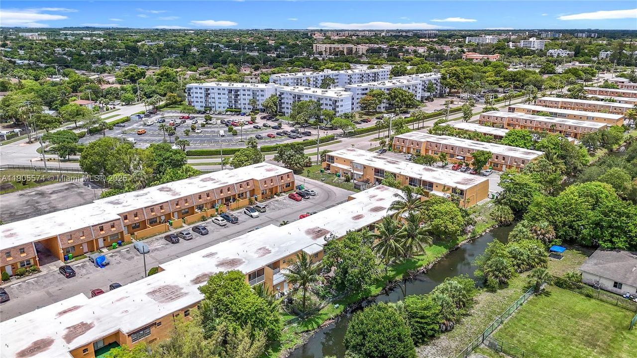 For Rent: $2,300 (3 beds, 2 baths, 1276 Square Feet)