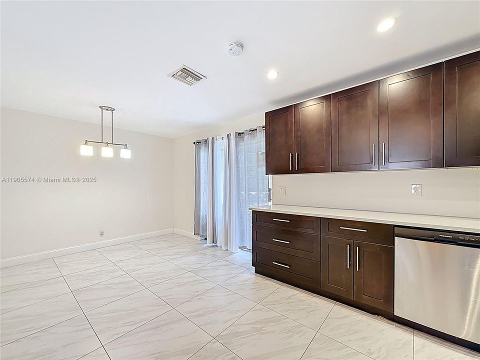 For Rent: $2,300 (3 beds, 2 baths, 1276 Square Feet)