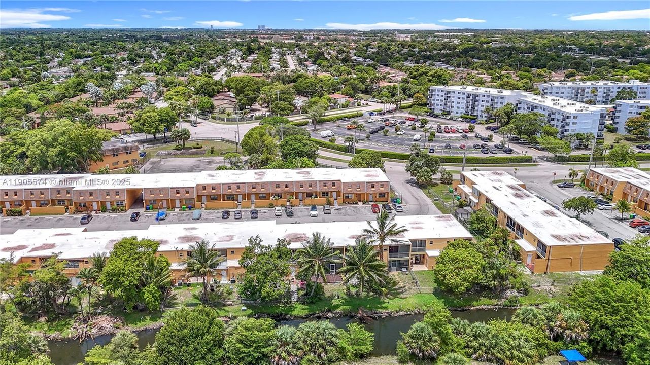 For Rent: $2,300 (3 beds, 2 baths, 1276 Square Feet)