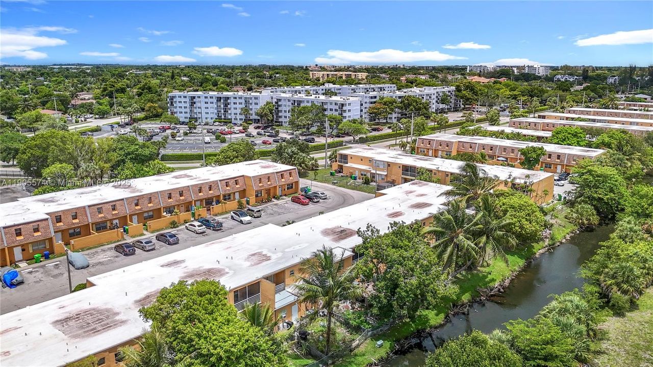 For Rent: $2,300 (3 beds, 2 baths, 1276 Square Feet)