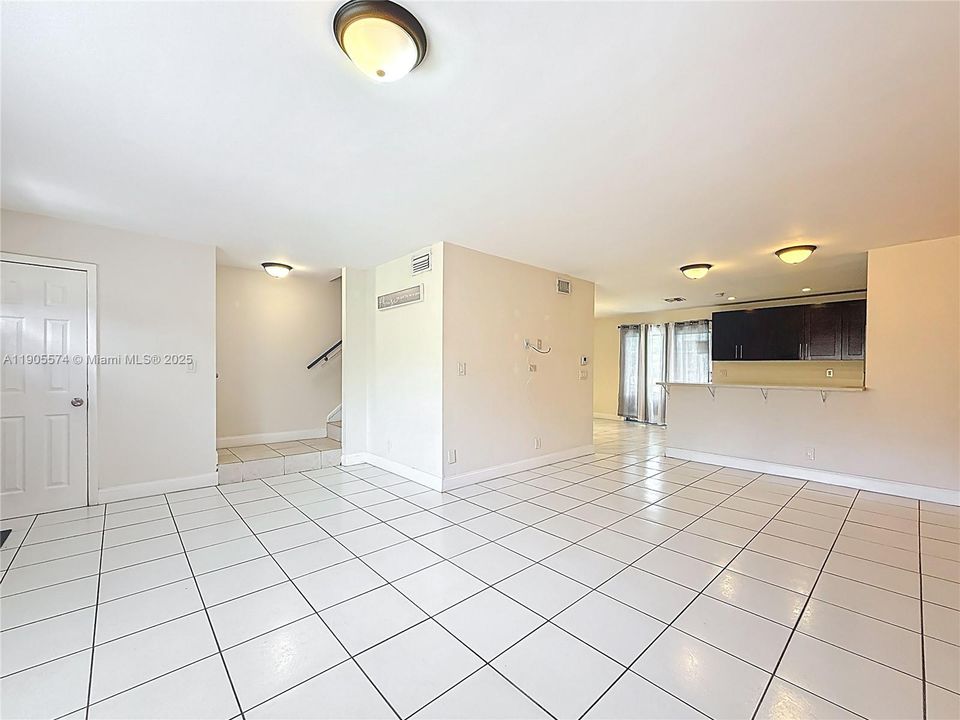 For Rent: $2,300 (3 beds, 2 baths, 1276 Square Feet)