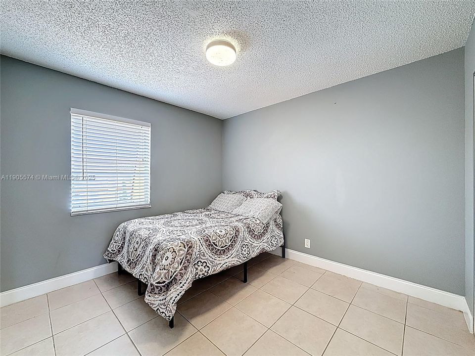 For Rent: $2,300 (3 beds, 2 baths, 1276 Square Feet)