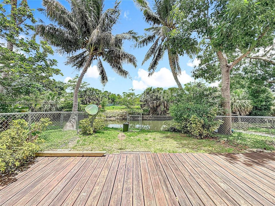 For Rent: $2,300 (3 beds, 2 baths, 1276 Square Feet)