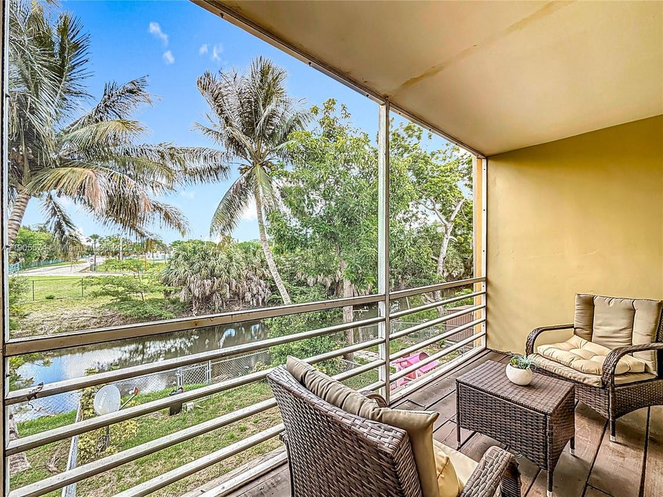 For Rent: $2,300 (3 beds, 2 baths, 1276 Square Feet)