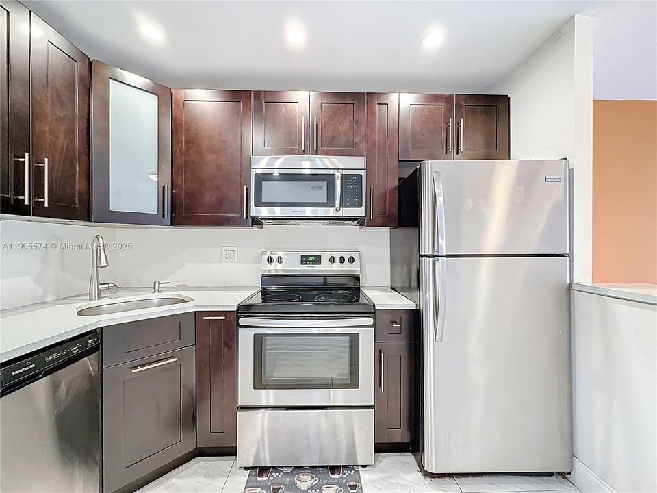 For Rent: $2,300 (3 beds, 2 baths, 1276 Square Feet)