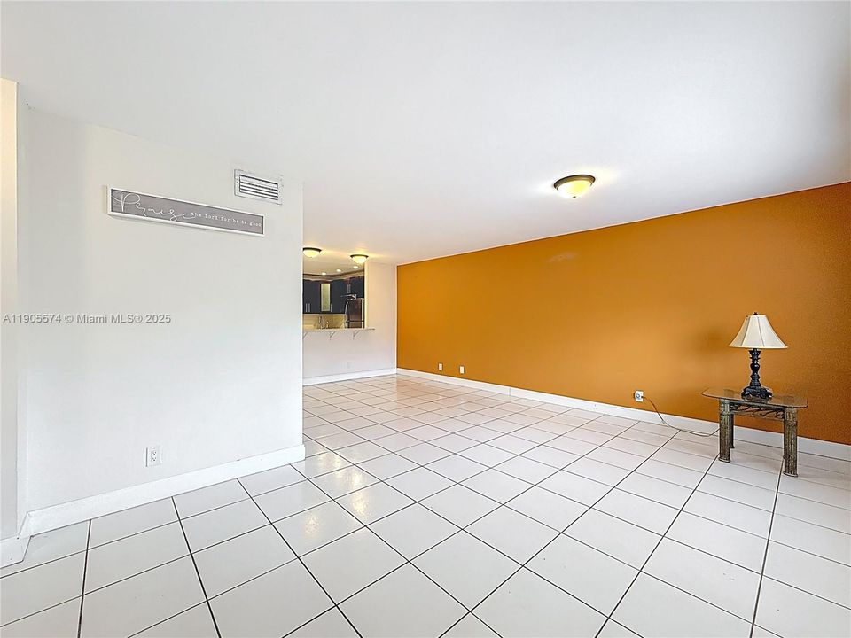 For Rent: $2,300 (3 beds, 2 baths, 1276 Square Feet)