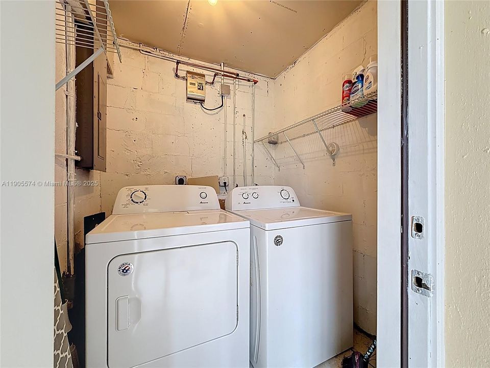 For Rent: $2,300 (3 beds, 2 baths, 1276 Square Feet)