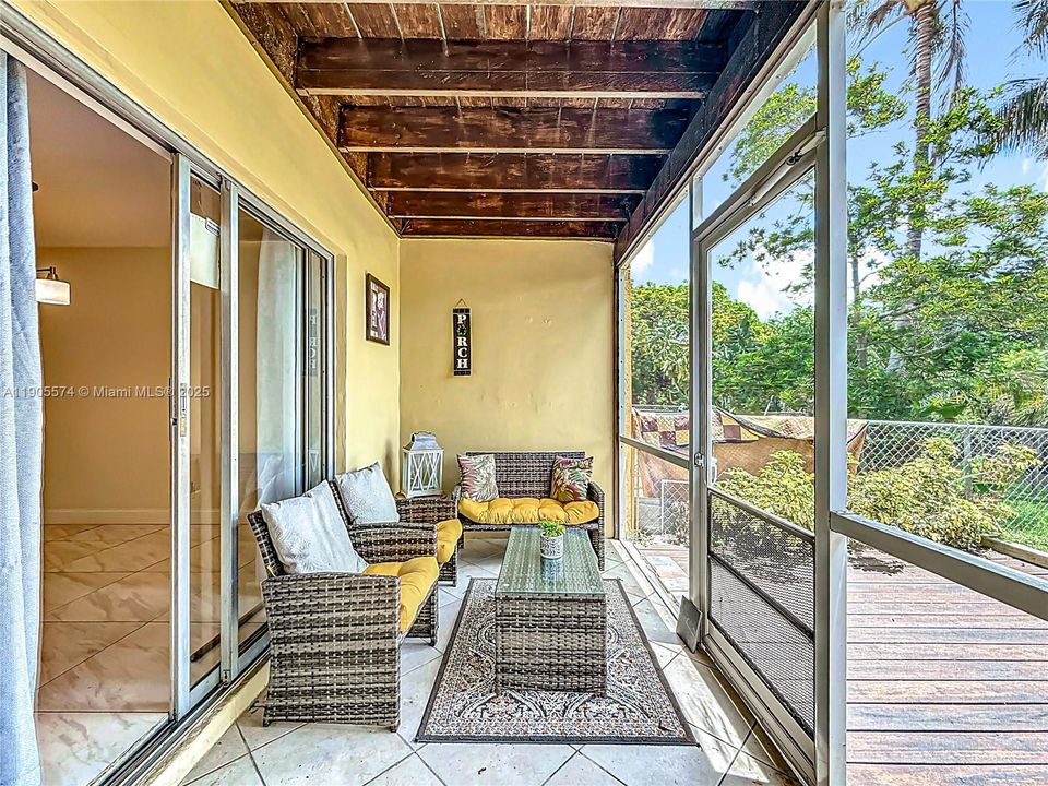 For Rent: $2,300 (3 beds, 2 baths, 1276 Square Feet)