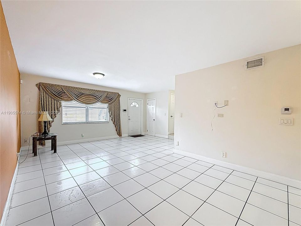 For Rent: $2,300 (3 beds, 2 baths, 1276 Square Feet)