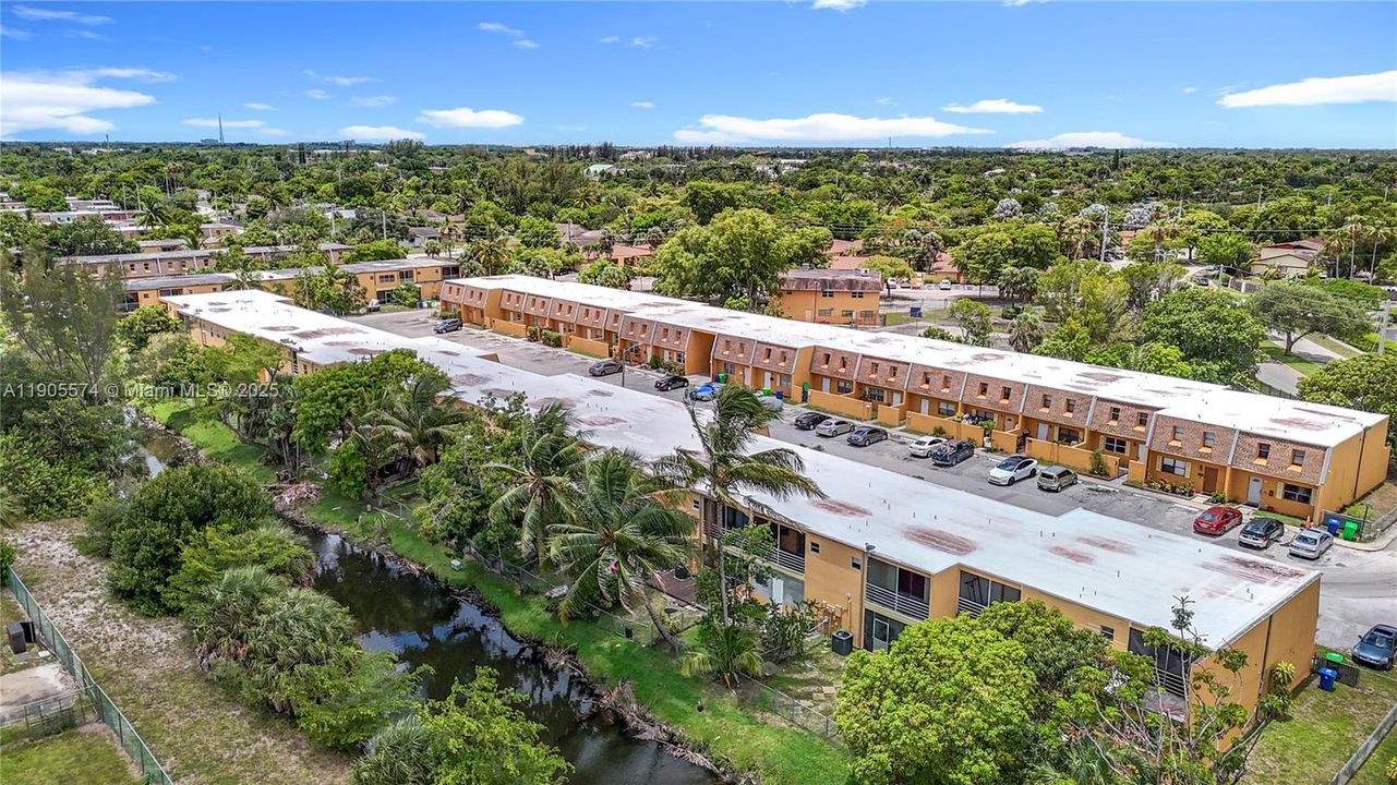 For Rent: $2,300 (3 beds, 2 baths, 1276 Square Feet)