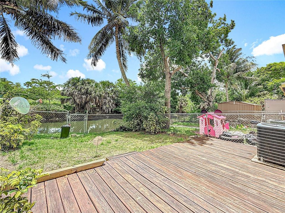 For Rent: $2,300 (3 beds, 2 baths, 1276 Square Feet)