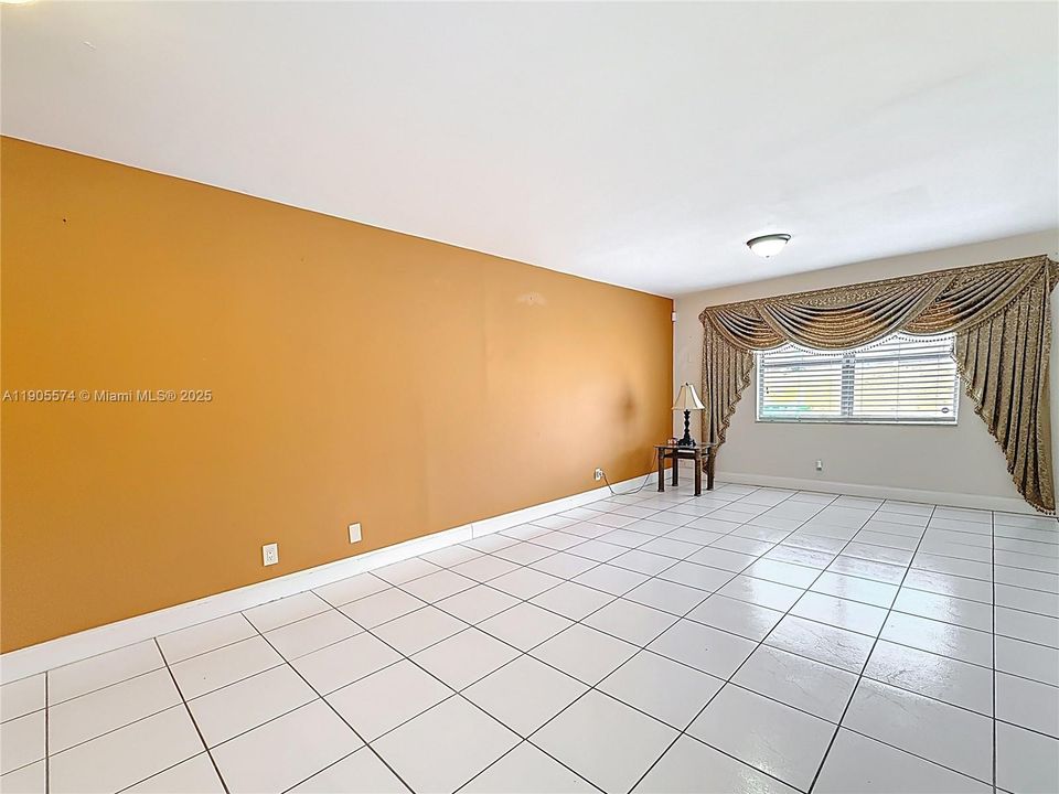 For Rent: $2,300 (3 beds, 2 baths, 1276 Square Feet)