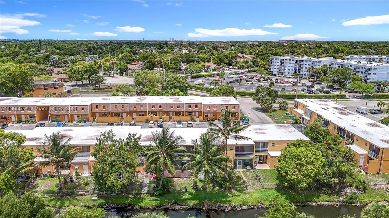 For Rent: $2,300 (3 beds, 2 baths, 1276 Square Feet)