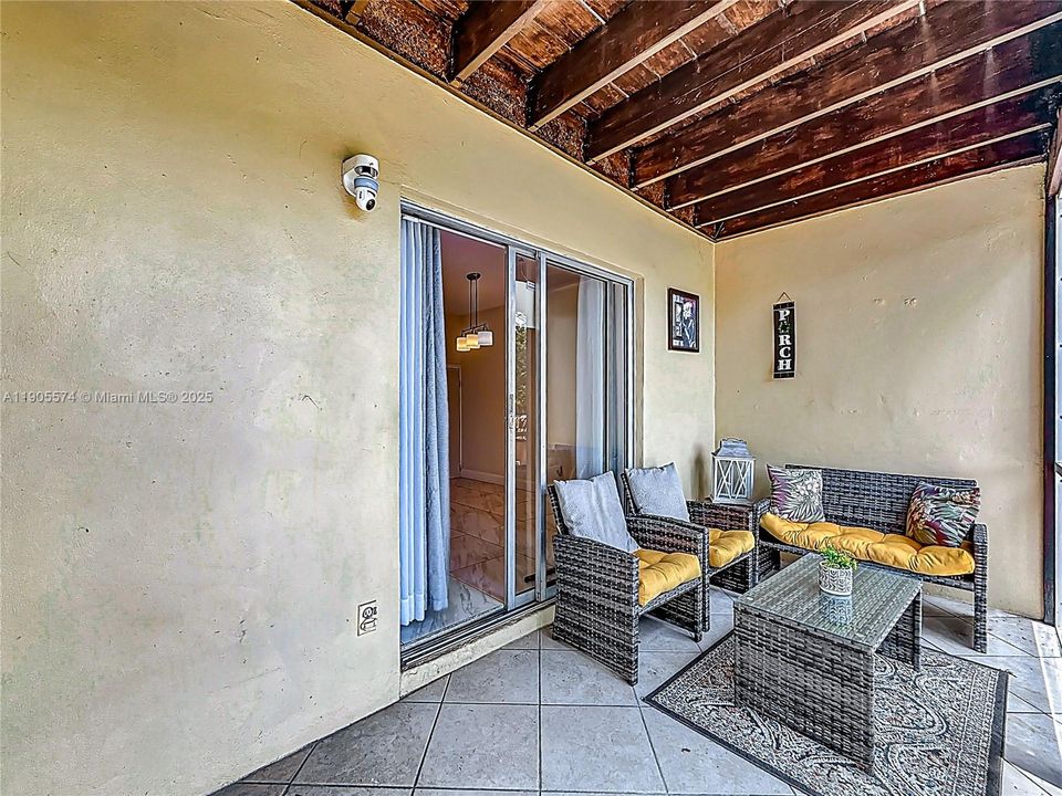 For Rent: $2,300 (3 beds, 2 baths, 1276 Square Feet)