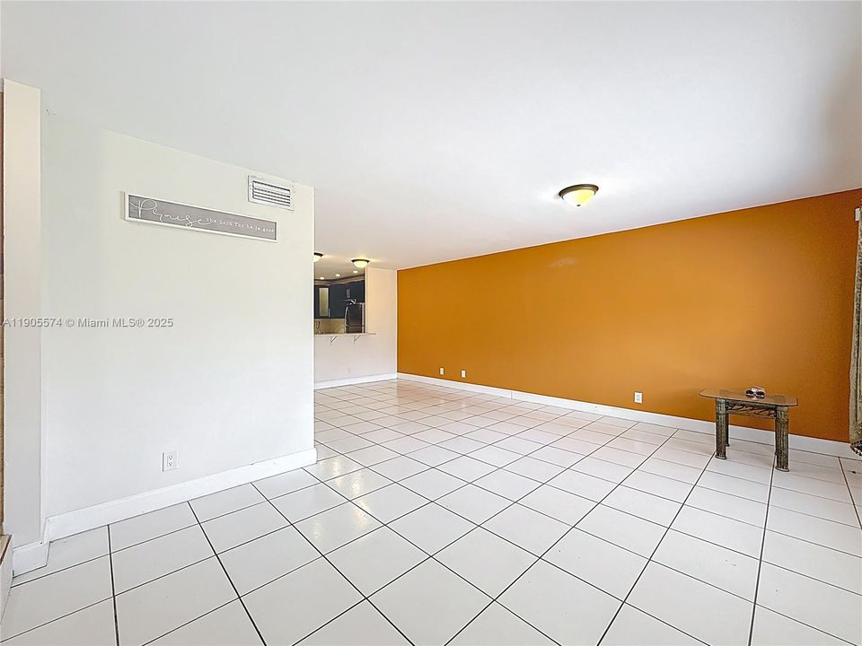 For Rent: $2,300 (3 beds, 2 baths, 1276 Square Feet)