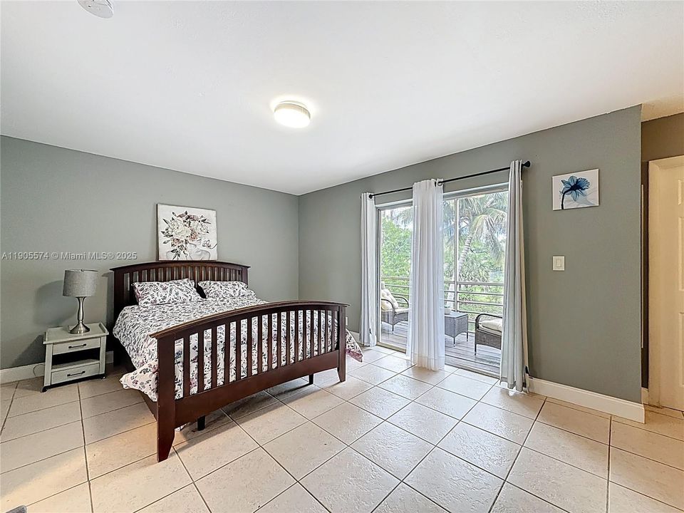 For Rent: $2,300 (3 beds, 2 baths, 1276 Square Feet)