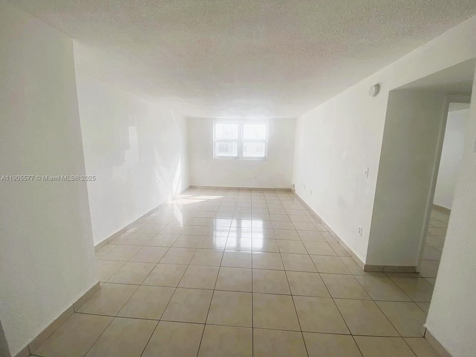 For Rent: $1,675 (1 beds, 1 baths, 600 Square Feet)