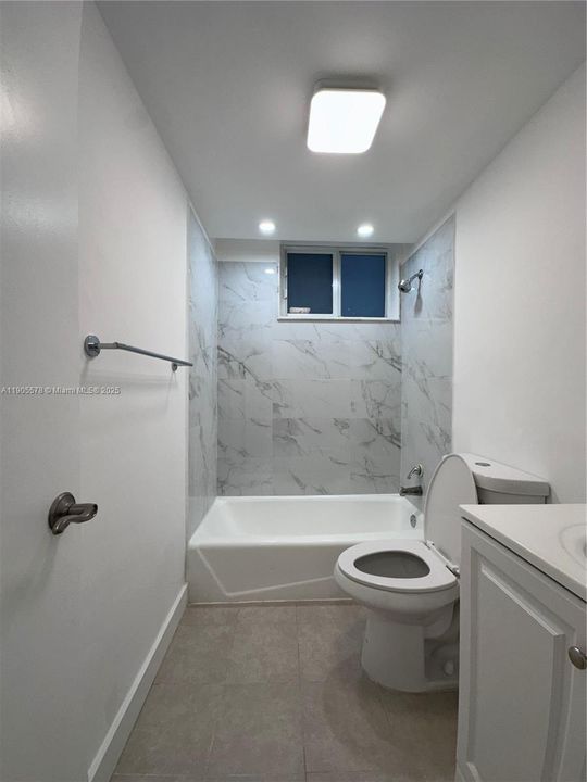 For Sale: $295,000 (1 beds, 1 baths, 700 Square Feet)