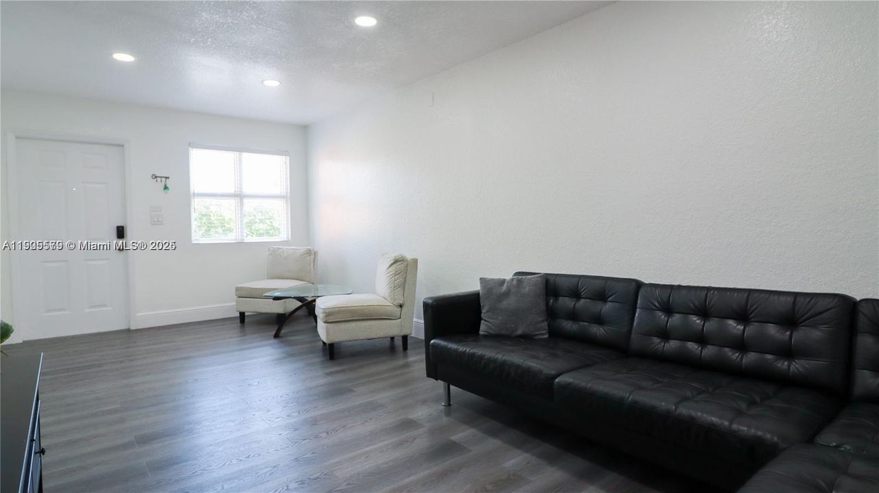 En Renta: $2,600 (3 camas, 3 baños, 1510 Pies cuadrados)