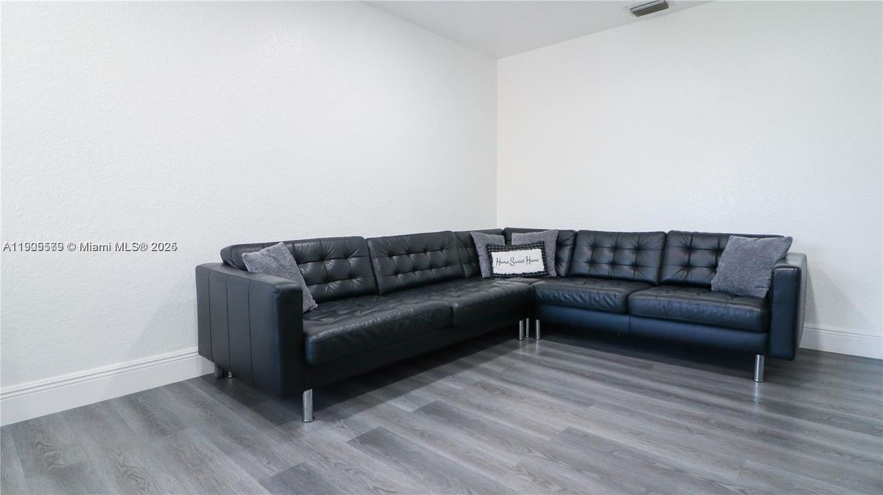 En Renta: $2,600 (3 camas, 3 baños, 1510 Pies cuadrados)