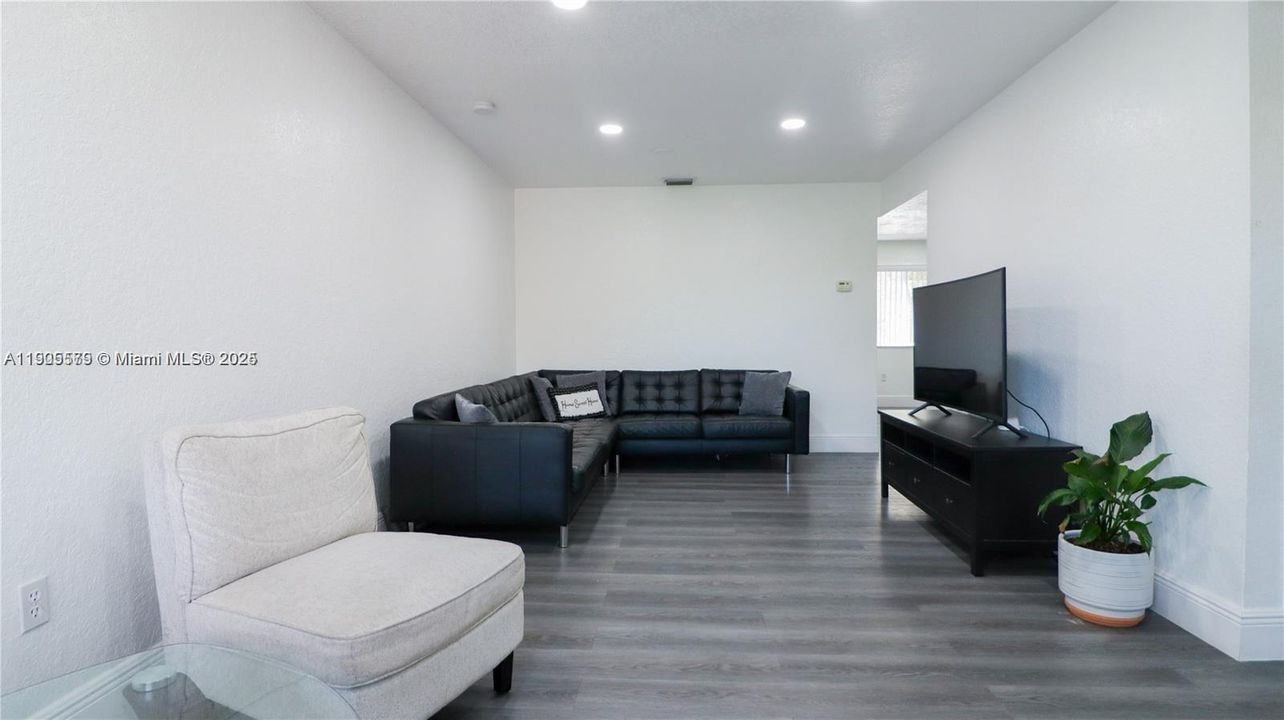 En Renta: $2,600 (3 camas, 3 baños, 1510 Pies cuadrados)