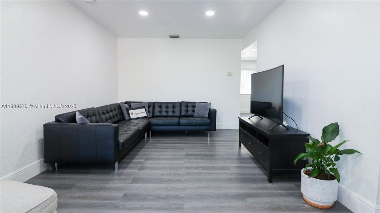 En Renta: $2,600 (3 camas, 3 baños, 1510 Pies cuadrados)