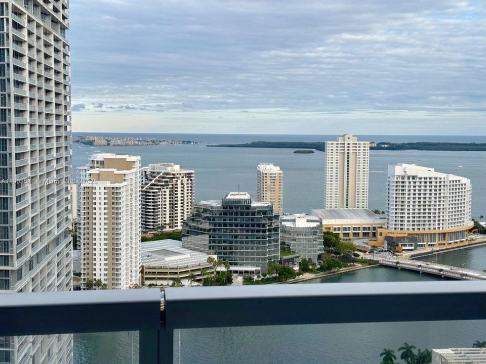 For Rent: $3,600 (1 beds, 1 baths, 806 Square Feet)