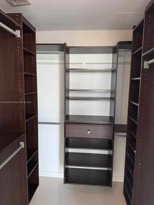 For Rent: $3,600 (1 beds, 1 baths, 806 Square Feet)