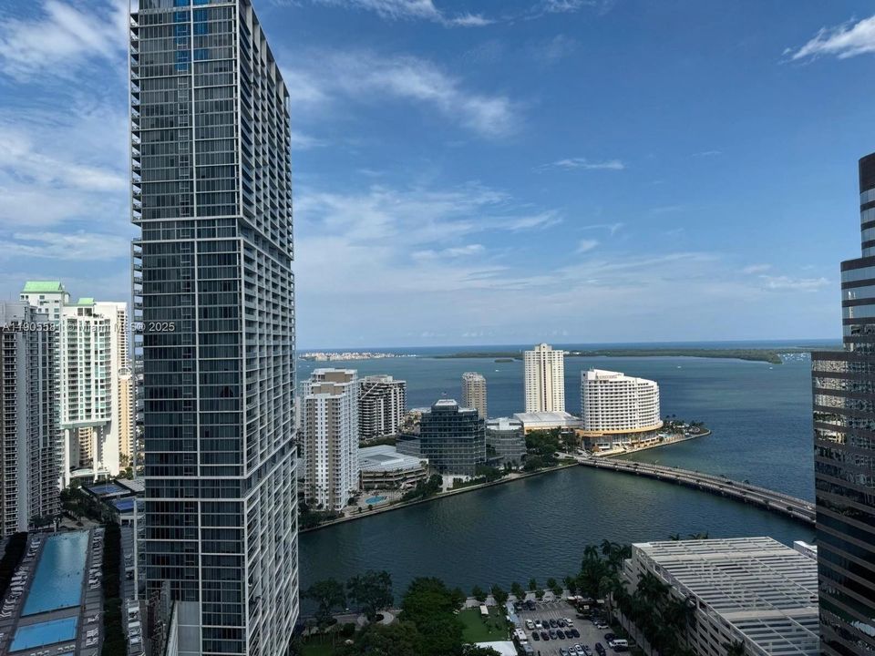 For Rent: $3,600 (1 beds, 1 baths, 806 Square Feet)