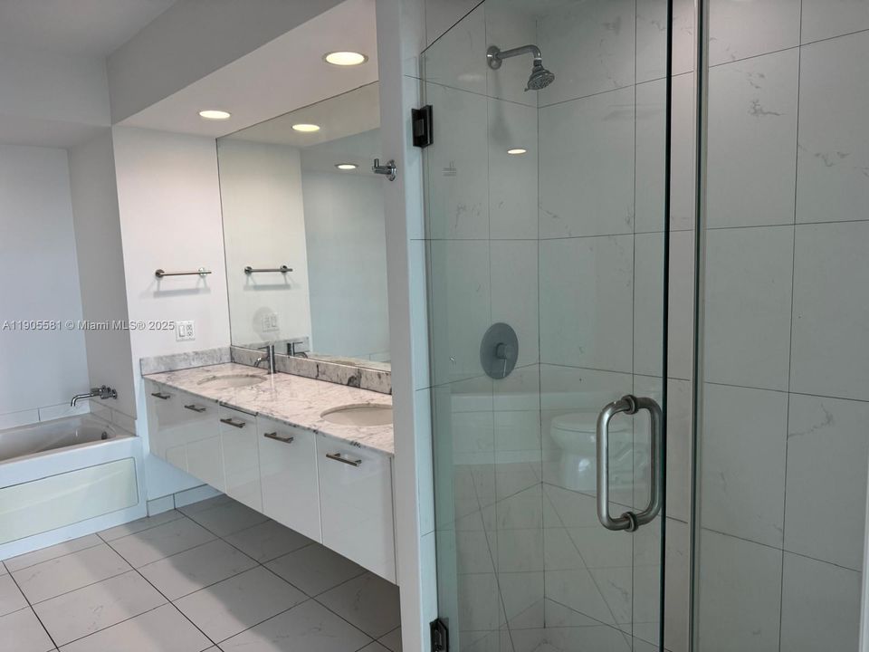 For Rent: $3,600 (1 beds, 1 baths, 806 Square Feet)