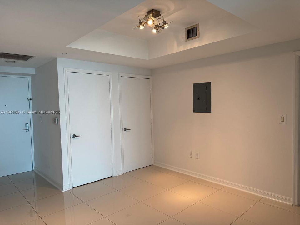 For Rent: $3,600 (1 beds, 1 baths, 806 Square Feet)