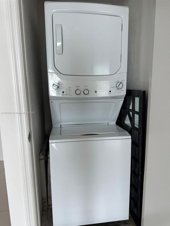 For Rent: $3,600 (1 beds, 1 baths, 806 Square Feet)