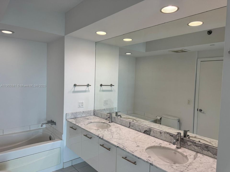 For Rent: $3,600 (1 beds, 1 baths, 806 Square Feet)