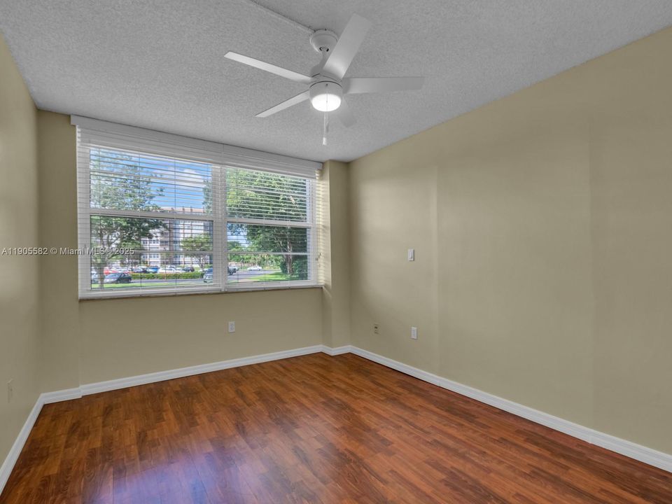 待售: $187,500 (2 贝兹, 2 浴室, 1120 平方英尺)