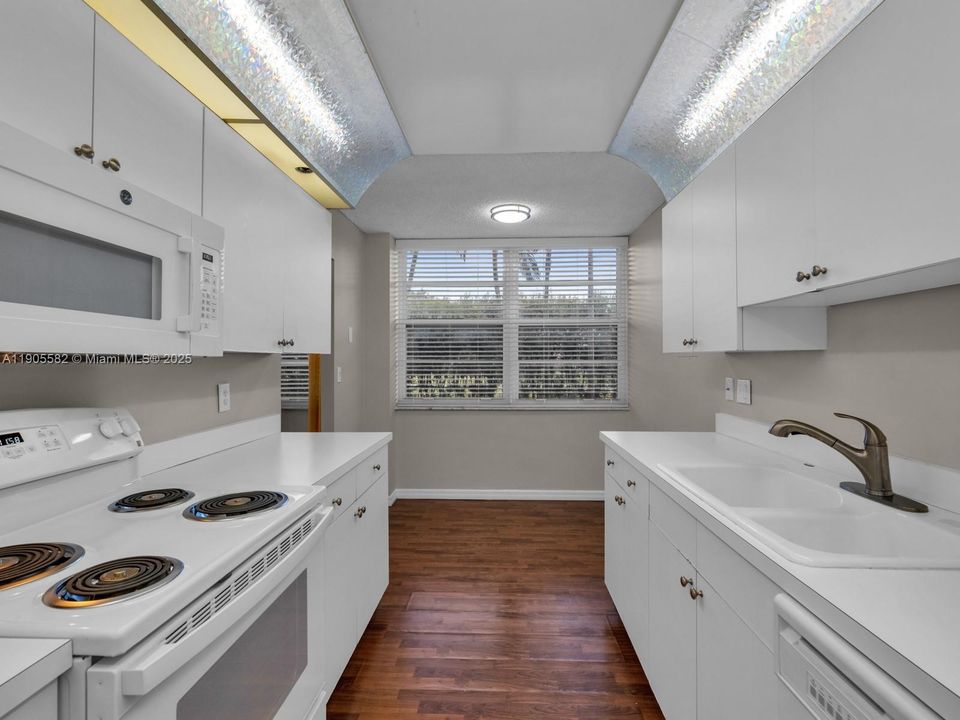 待售: $187,500 (2 贝兹, 2 浴室, 1120 平方英尺)