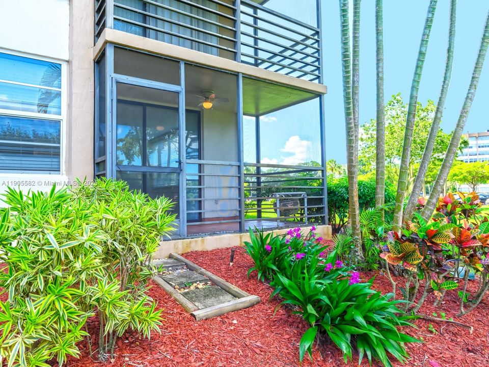 待售: $187,500 (2 贝兹, 2 浴室, 1120 平方英尺)