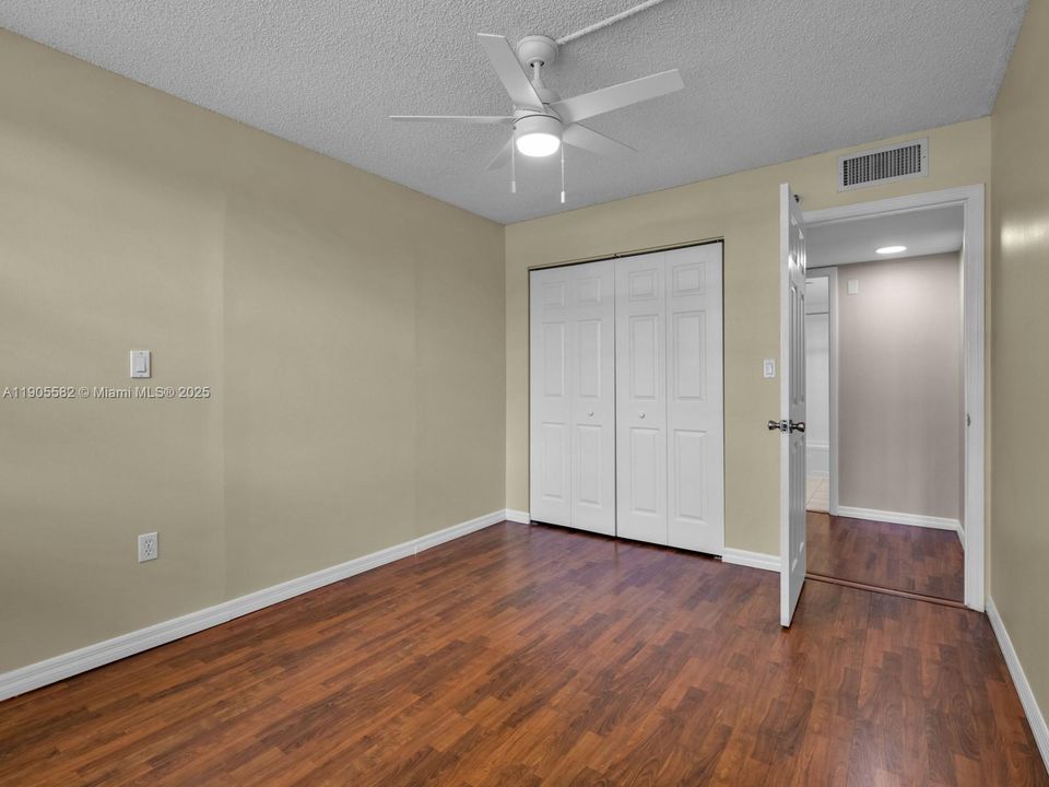 待售: $187,500 (2 贝兹, 2 浴室, 1120 平方英尺)