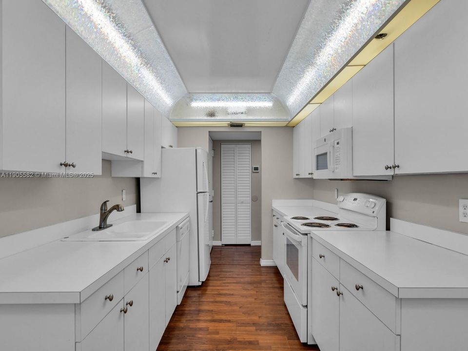 待售: $187,500 (2 贝兹, 2 浴室, 1120 平方英尺)