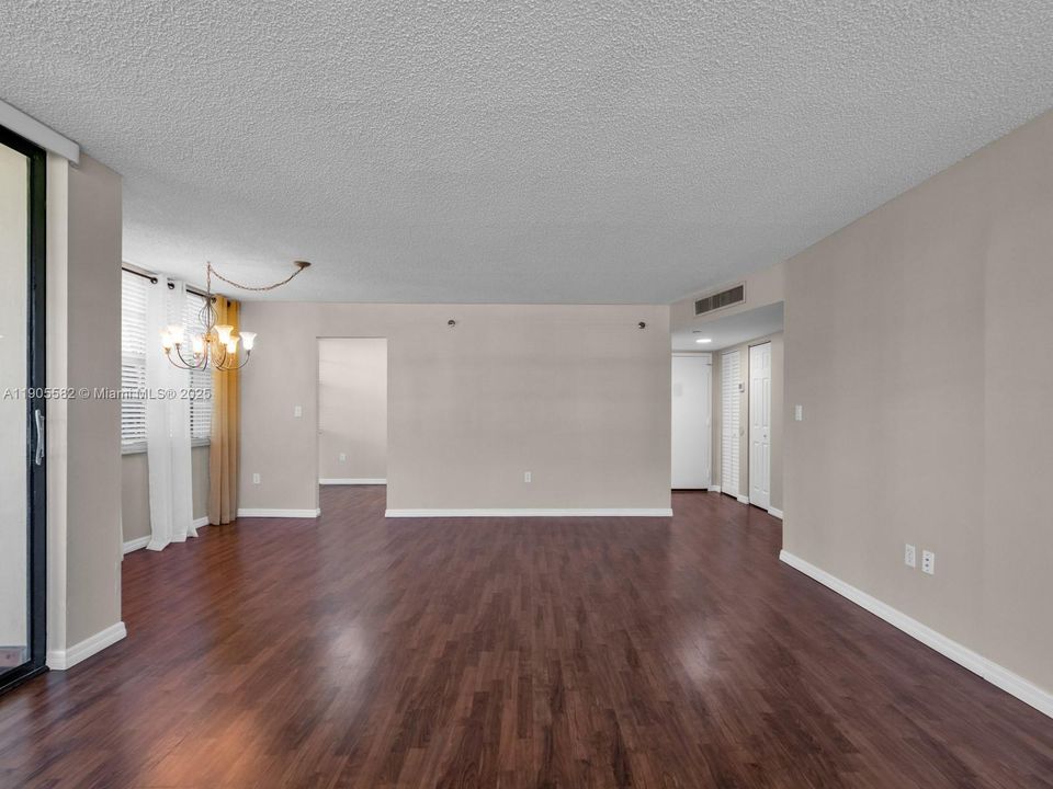 待售: $187,500 (2 贝兹, 2 浴室, 1120 平方英尺)