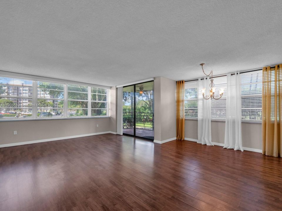 待售: $187,500 (2 贝兹, 2 浴室, 1120 平方英尺)