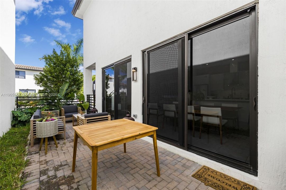 For Sale: $1,075,000 (3 beds, 2 baths, 2158 Square Feet)