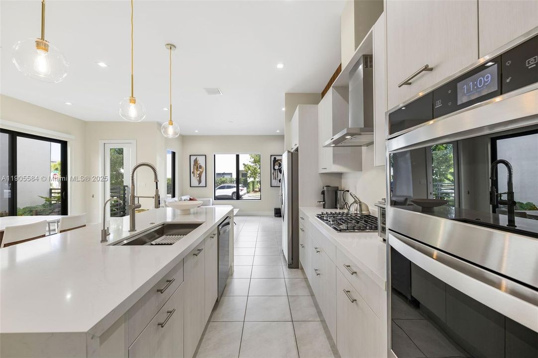 For Sale: $1,075,000 (3 beds, 2 baths, 2158 Square Feet)