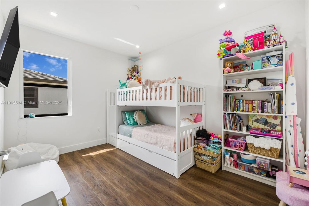 For Sale: $1,075,000 (3 beds, 2 baths, 2158 Square Feet)