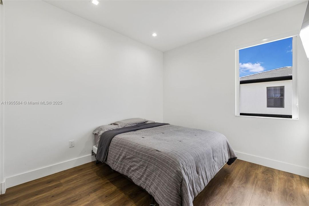 For Sale: $1,075,000 (3 beds, 2 baths, 2158 Square Feet)