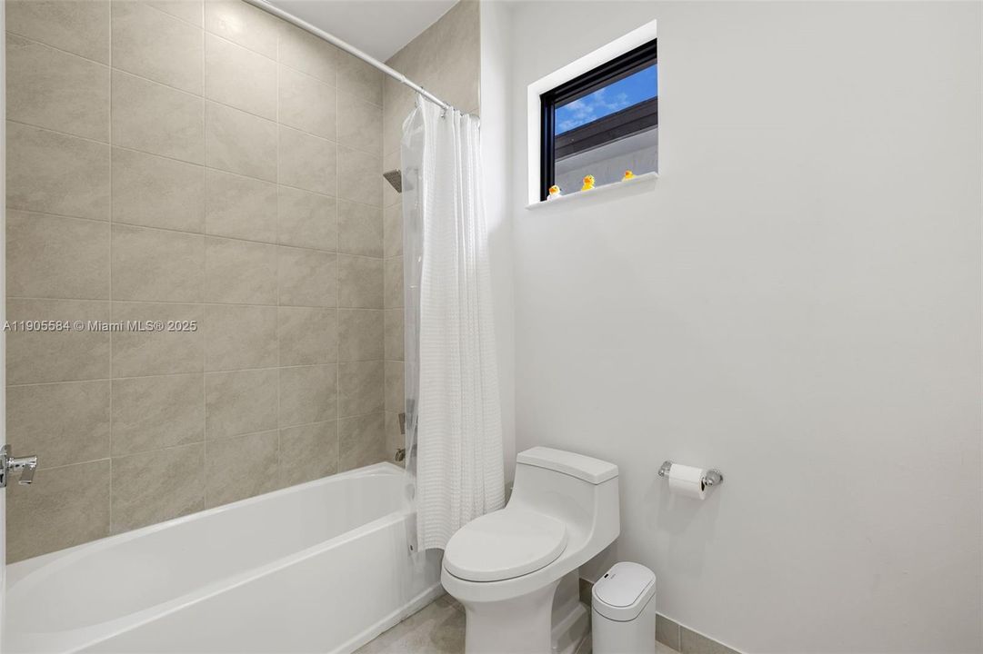 For Sale: $1,075,000 (3 beds, 2 baths, 2158 Square Feet)