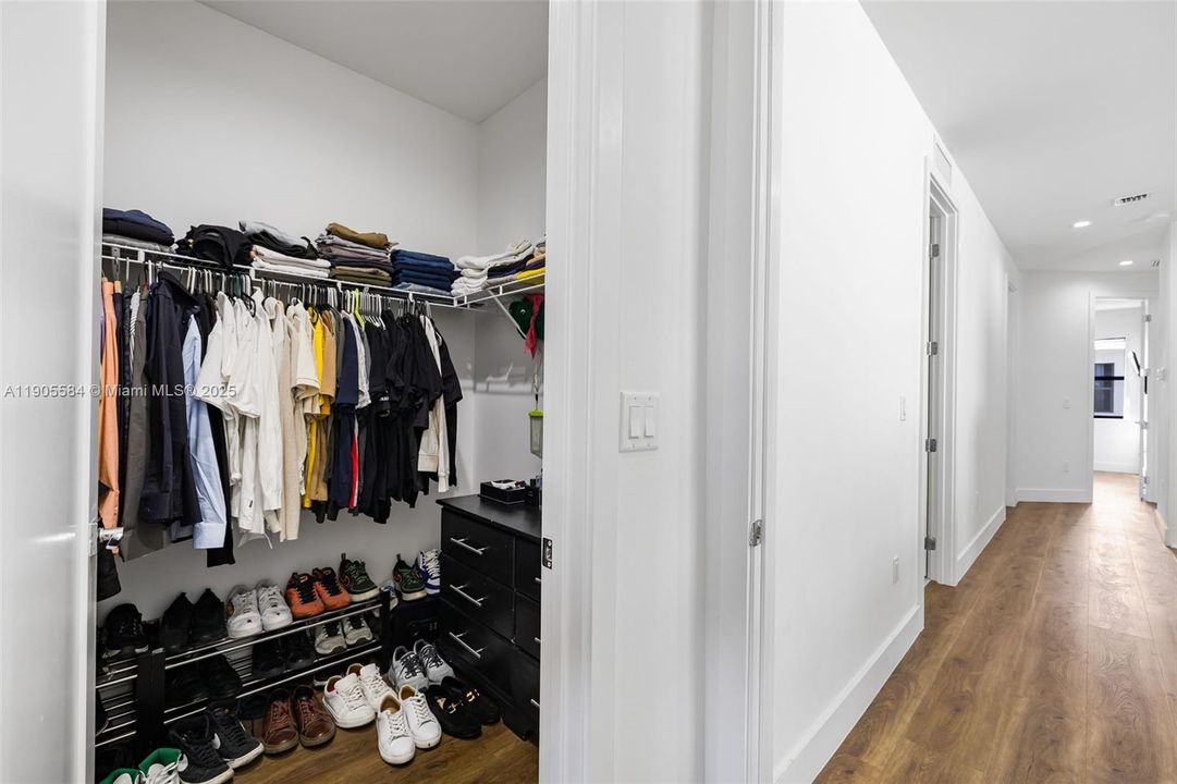 For Sale: $1,075,000 (3 beds, 2 baths, 2158 Square Feet)