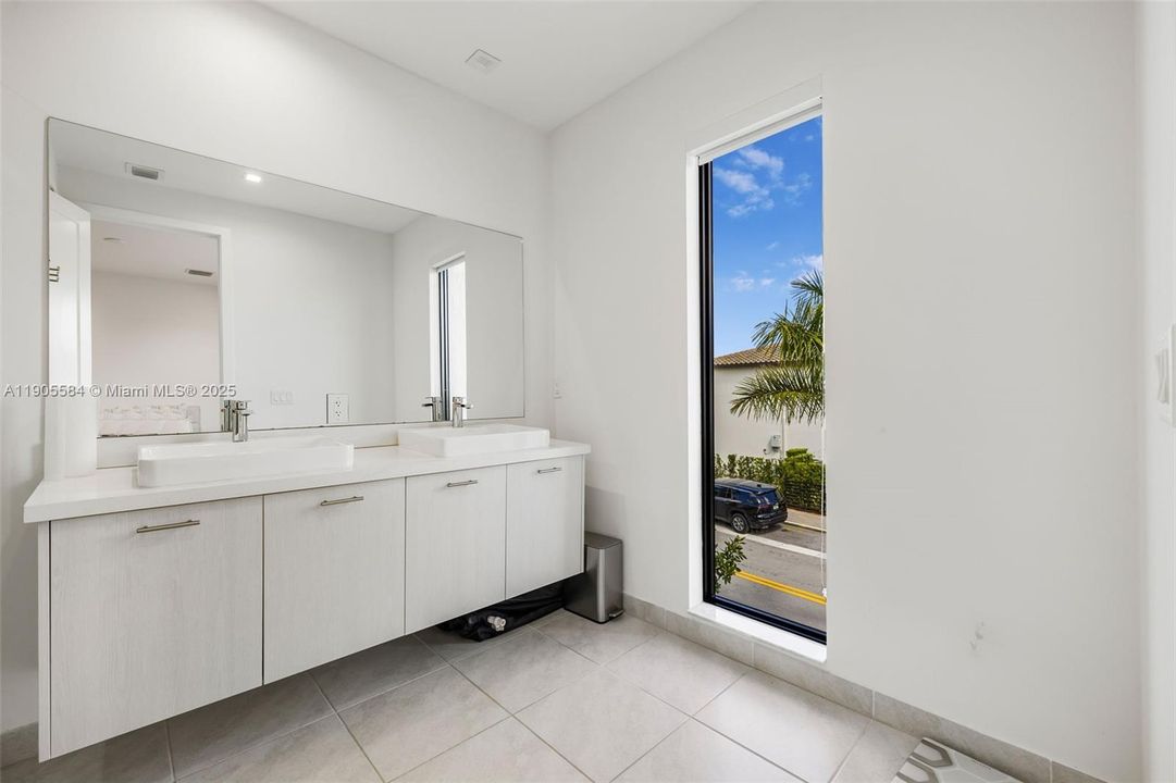 For Sale: $1,075,000 (3 beds, 2 baths, 2158 Square Feet)