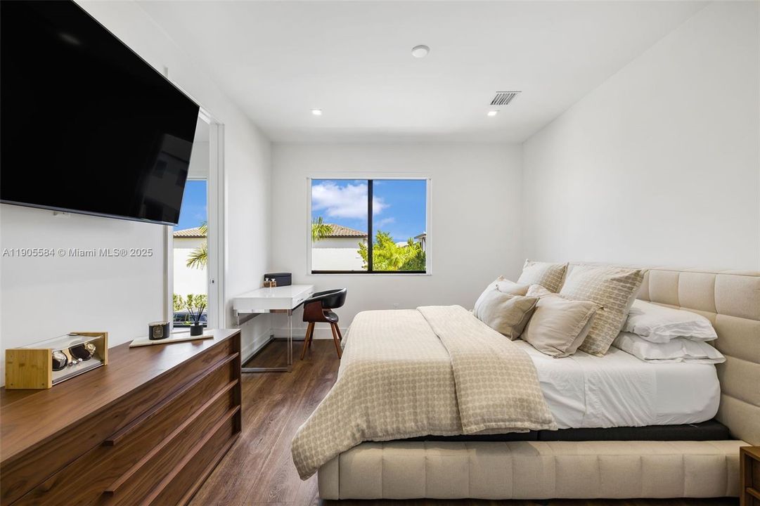 For Sale: $1,075,000 (3 beds, 2 baths, 2158 Square Feet)