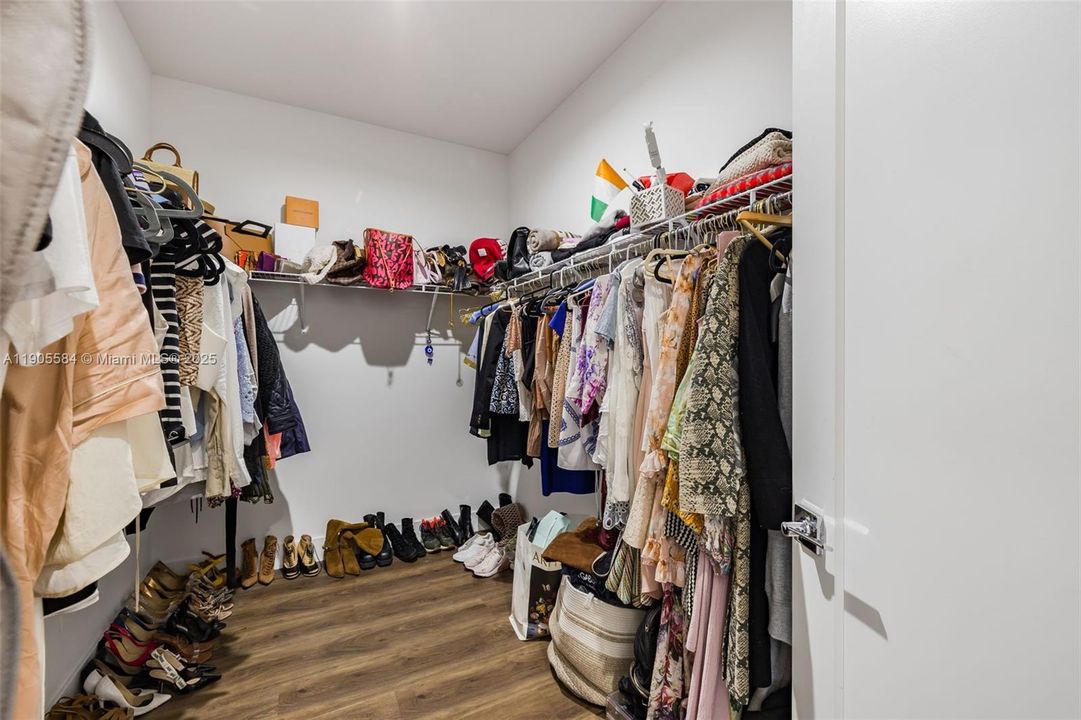 For Sale: $1,075,000 (3 beds, 2 baths, 2158 Square Feet)